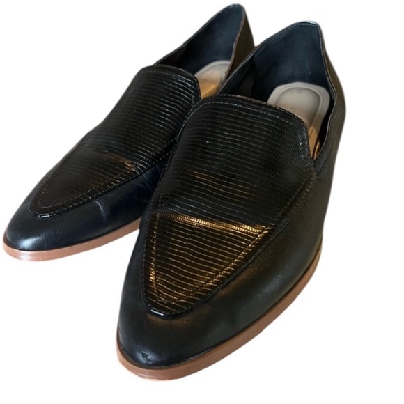 Vince Camuto, black flat leather loafers Ladies size 8 excellent condition - Picture 1 of 10